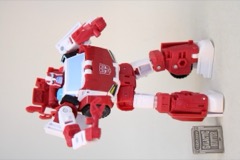 Hasbro Transformers Age of the Primes Deluxe Autobot Ratchet