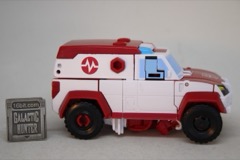 Hasbro Transformers Age of the Primes Deluxe Autobot Ratchet