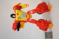 Hasbro Transformers Age of the Primes Deluxe Sureshot