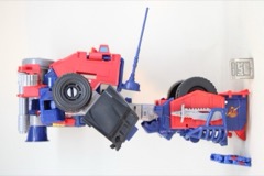 Hasbro Transformers x G.I. Joe Soundwave Dreadnok Thunder Machine with Zarana and Zartan