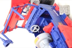 Hasbro Transformers x G.I. Joe Soundwave Dreadnok Thunder Machine with Zarana and Zartan